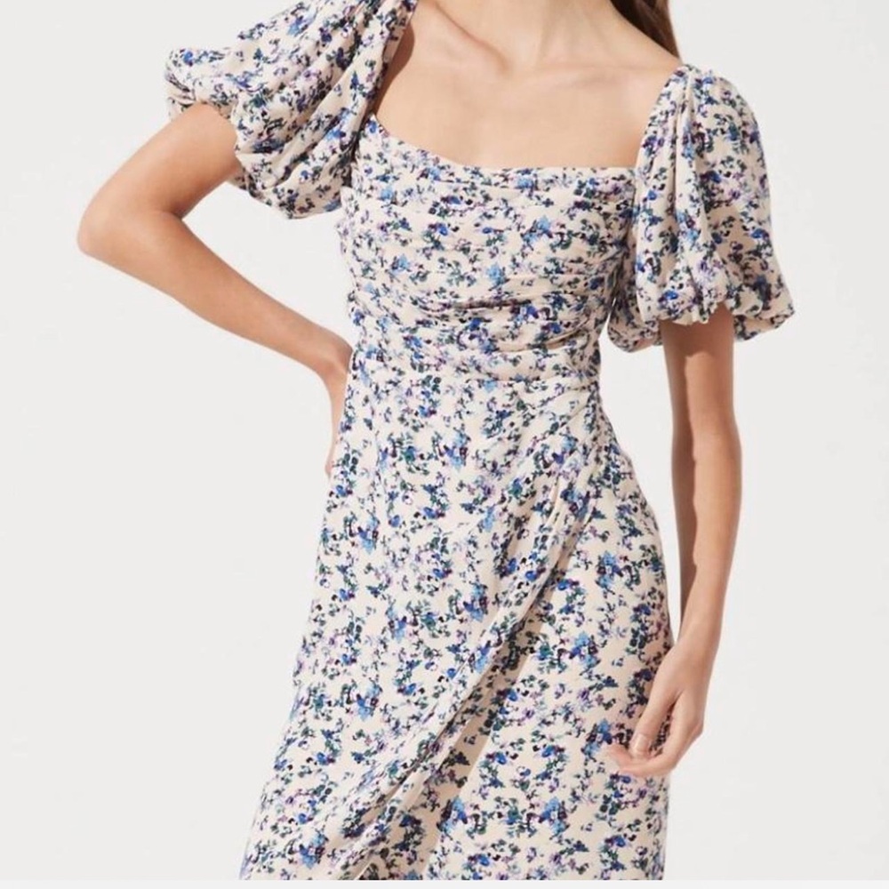 ASTR Square neck bubble sleeve dress (Large)